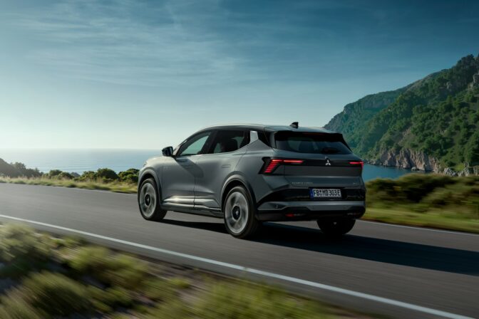 Mitsubishi_eclipse_cross_ev_14.jpg