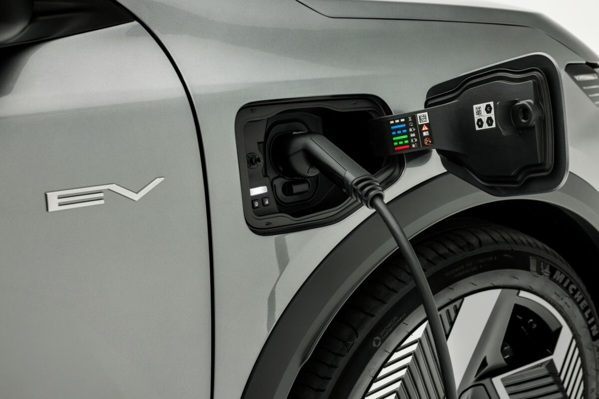 Mitsubishi_eclipse_cross_ev_16.jpg