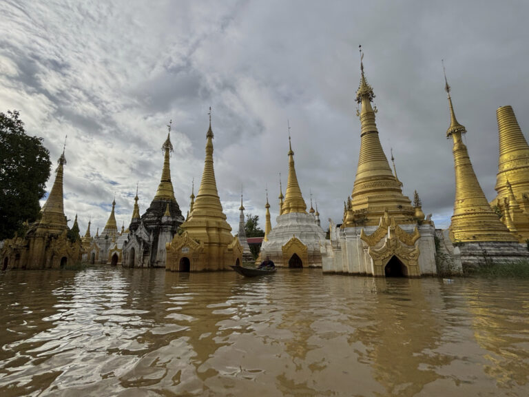 ľudia kmeň loď jazero pagoda