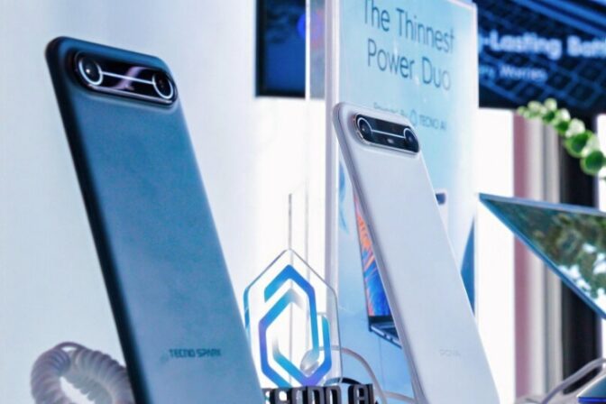Tecno POVA Slim 5G: Najtenší smartfón so zakriveným displejom a „blikajúcimi očami“ fotoaparátov.