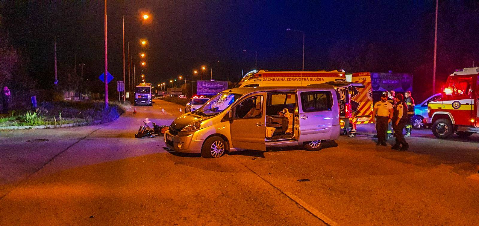 Tragická noc na košických cestách. Mladý muž na motocykli zahynul po náraze do auta, vodička mu nedala prednosť – FOTO