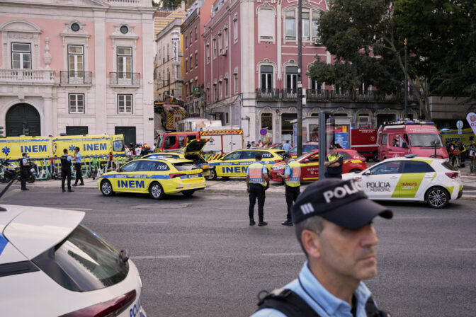 Portugal Streetcar Derailed