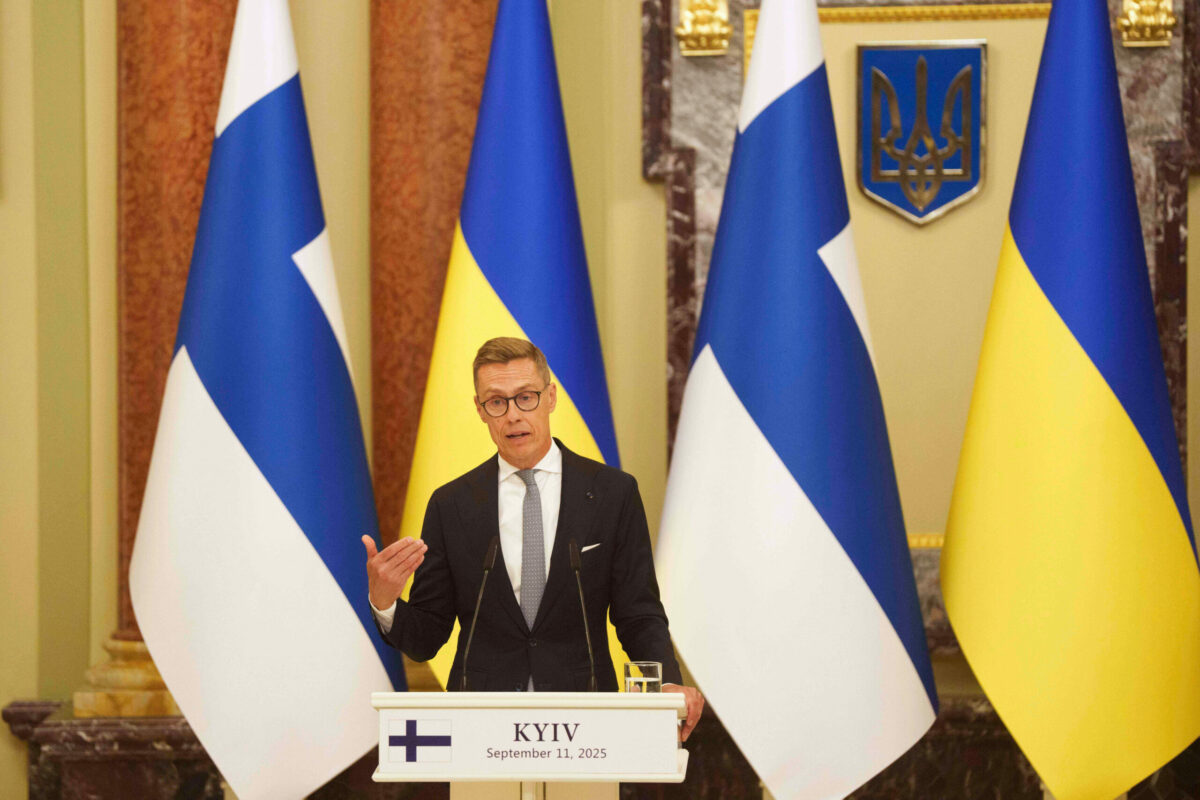 Fínsky prezident natvrdo: Maďarsko a Slovensko kŕmia ruskú armádu