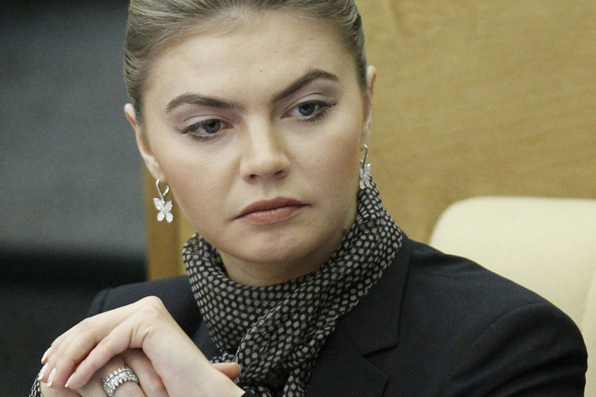 Uvádza Putin do spoločnosti „novú cárovnu“?