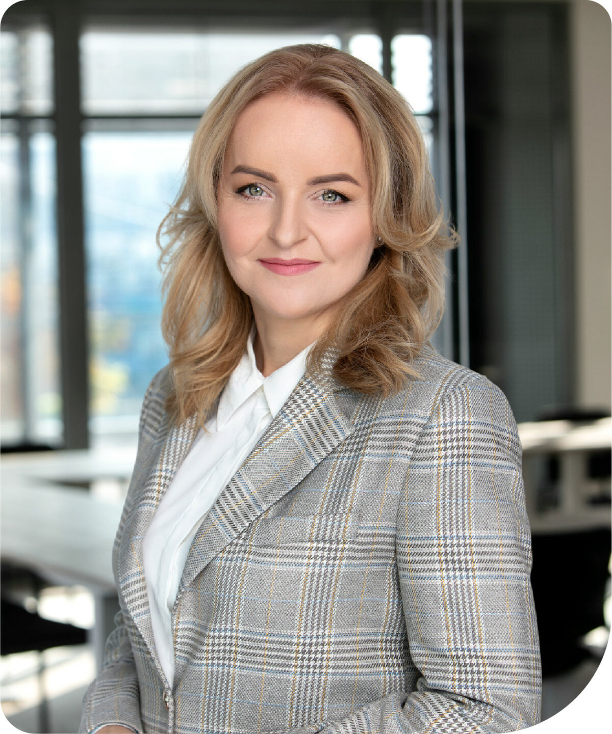 Silviahallova_grantthornton_transparent_.jpg