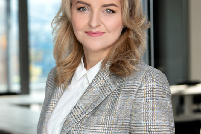 Silviahallova_grantthornton_transparent_.jpg