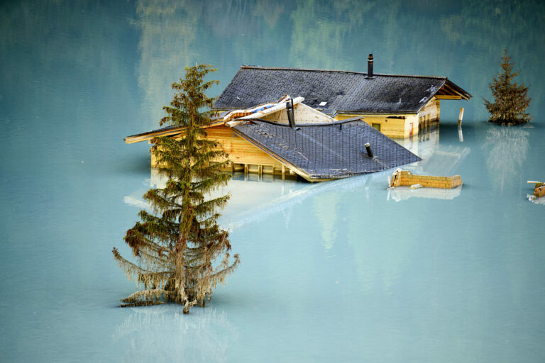 Blatten zosuv pôda strom záplava