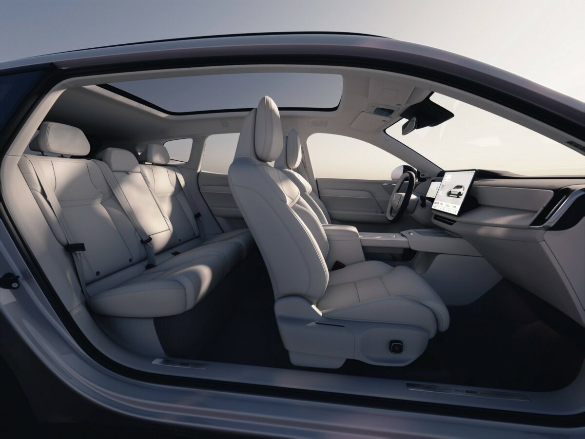 Volvo Cars reveals the new XC70 – a plug in hybrid for every journey