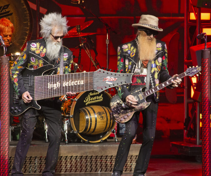 Frank Beard Elwood Francis Billy Gibbons ZZ Top koncert vystúpenie