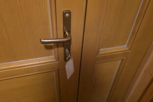 kľúč v zámku z vnútra