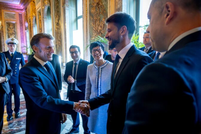 Šimečka, Macron