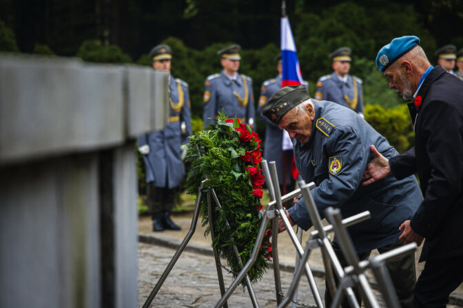 PREZIDENT: Výročie Karpatsko duklianskej operácie