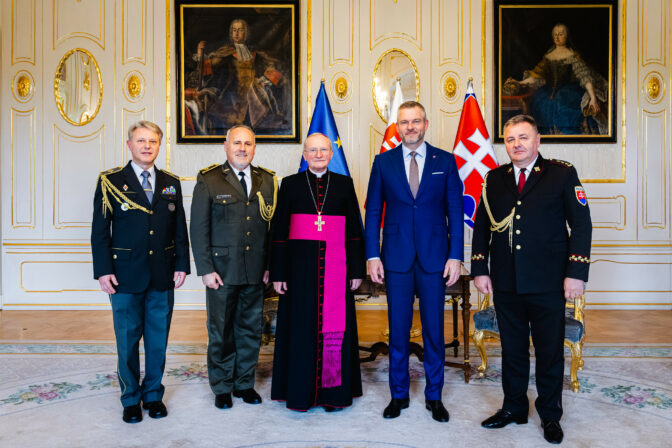 PREZIDENT: Prijal biskupa Františka Rábeka