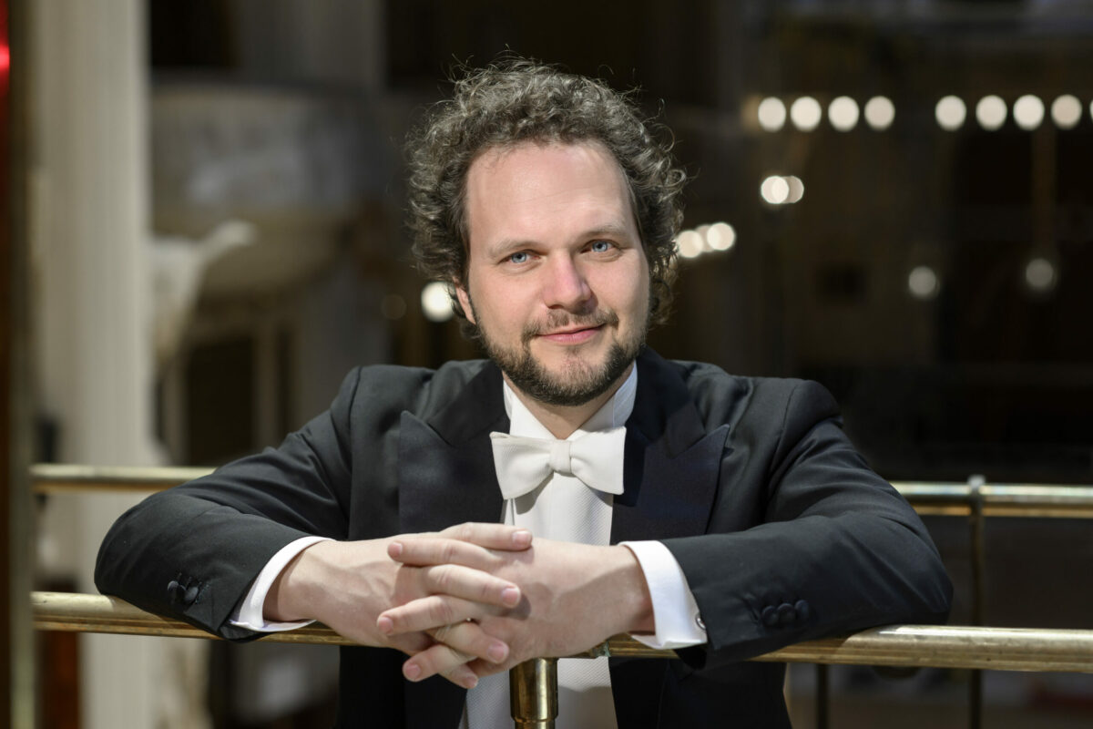 A1 tomas brauner foto c petra hajska_2 hires.jpg