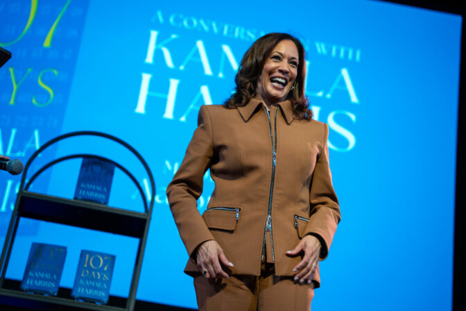 APTOPIX Harris Book Tour