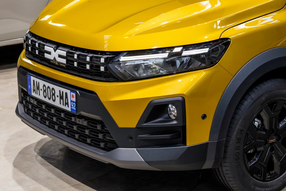 DACIA SANDERO STEPWAY III (BJI CROSS)
