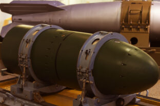 Nuclear warhead. use nuclear weapons. threat.