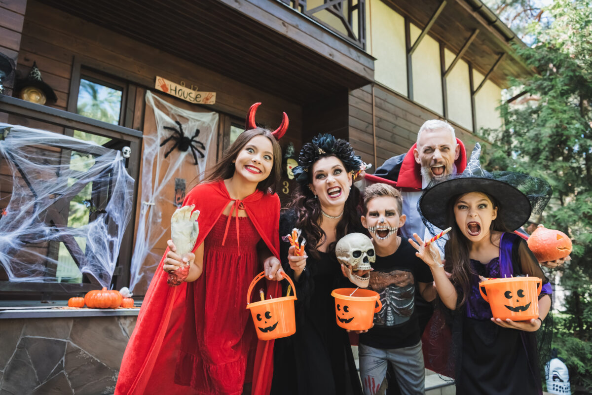 Celebrating Día de los Muertos with family in creative Halloween costumes