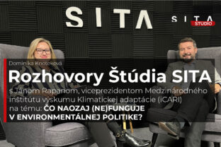 Ján Rapan z iCRAI v rozhovore s Dominikou Knotekovou počas natáčania video podcastu v Štúdiu SITA.