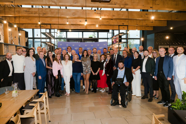 Kristalove kridlo porota.jpg