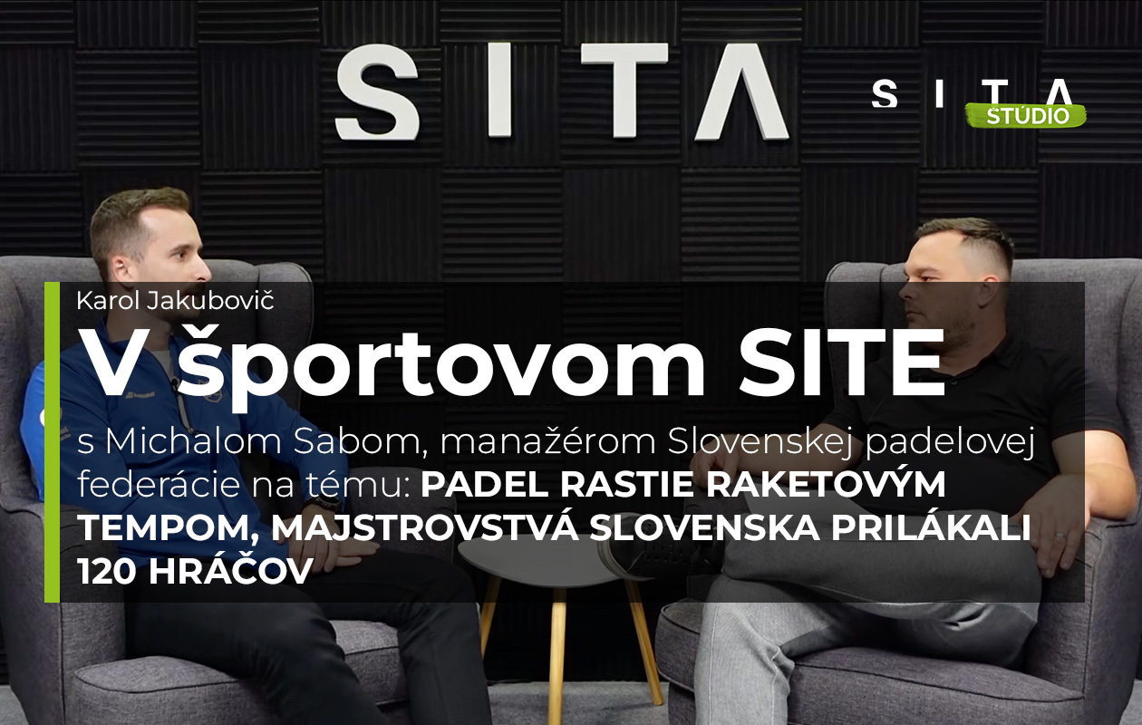 Michal Sabo, manažér Slovenskej padelovej asociácie v rozhovore s Karolom Jakubovičom pri natáčaní video podcastu V športovom SITE v Štúdiu SITA.