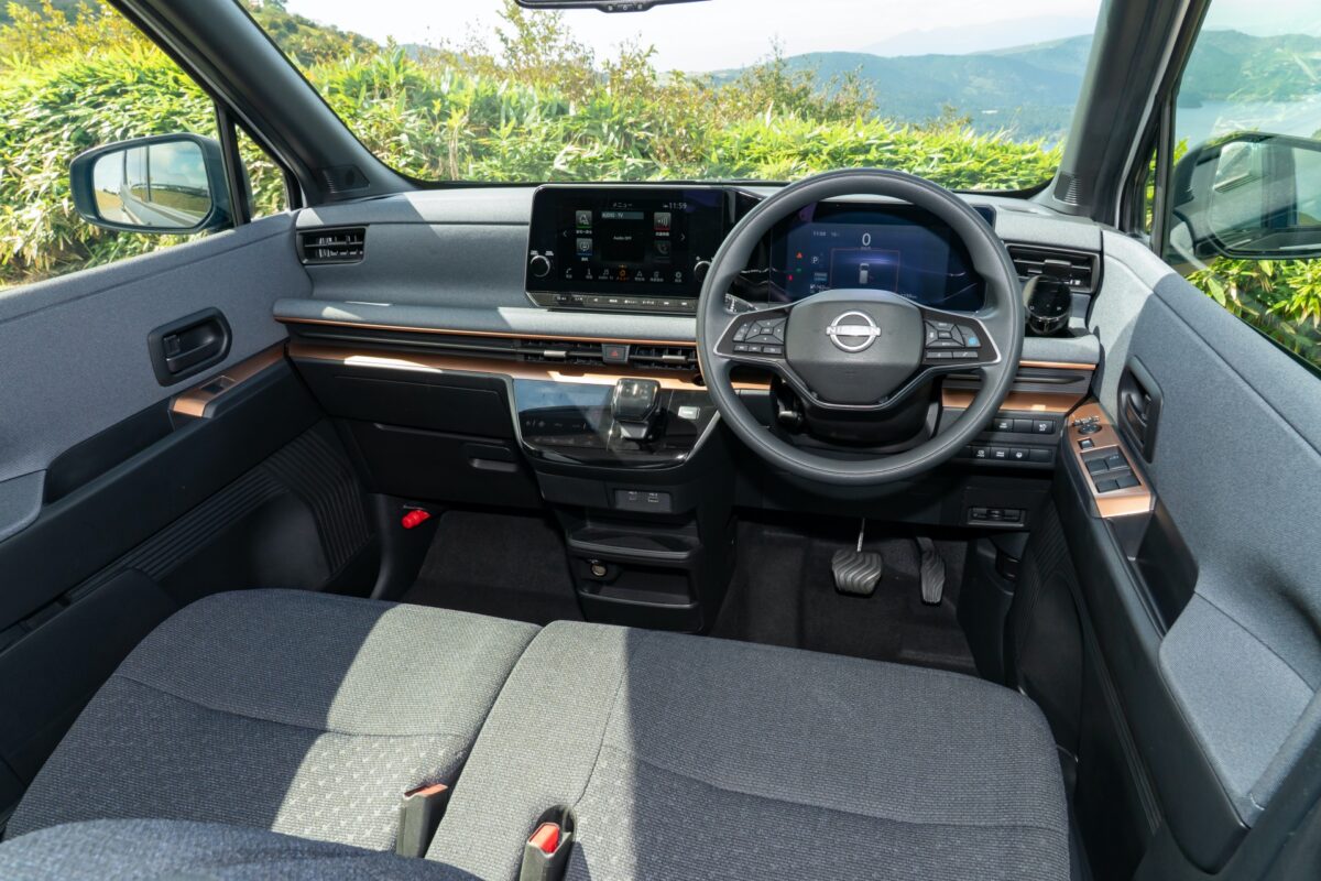 Nissan_sakura_ao solar_13.jpg