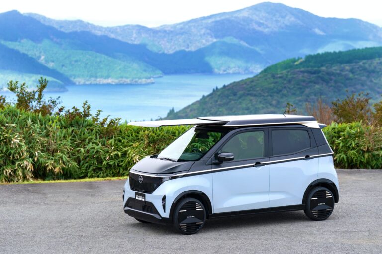 Nissan_sakura_ao solar_14.jpg