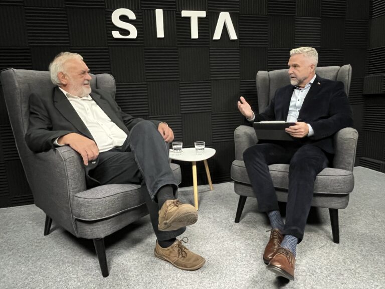 Podpredseda parlamentu Tibor Gašpar (Smer SD) počas rozhovoru pre agentúru SITA.