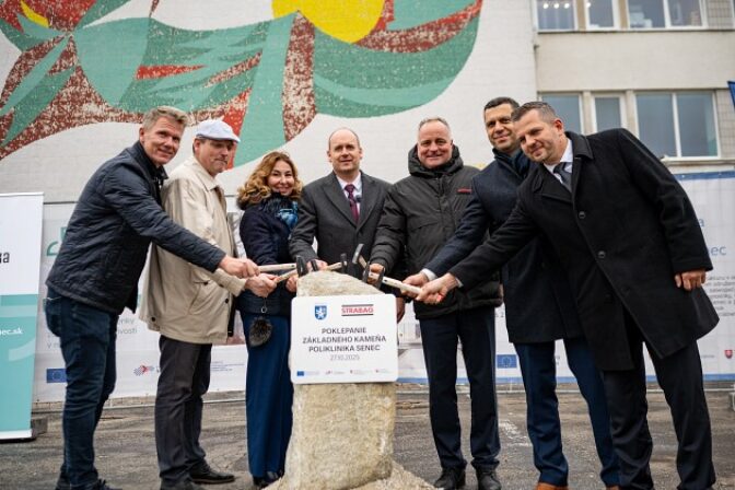 Poklepanie základného kameňa, Poliklinika Senec