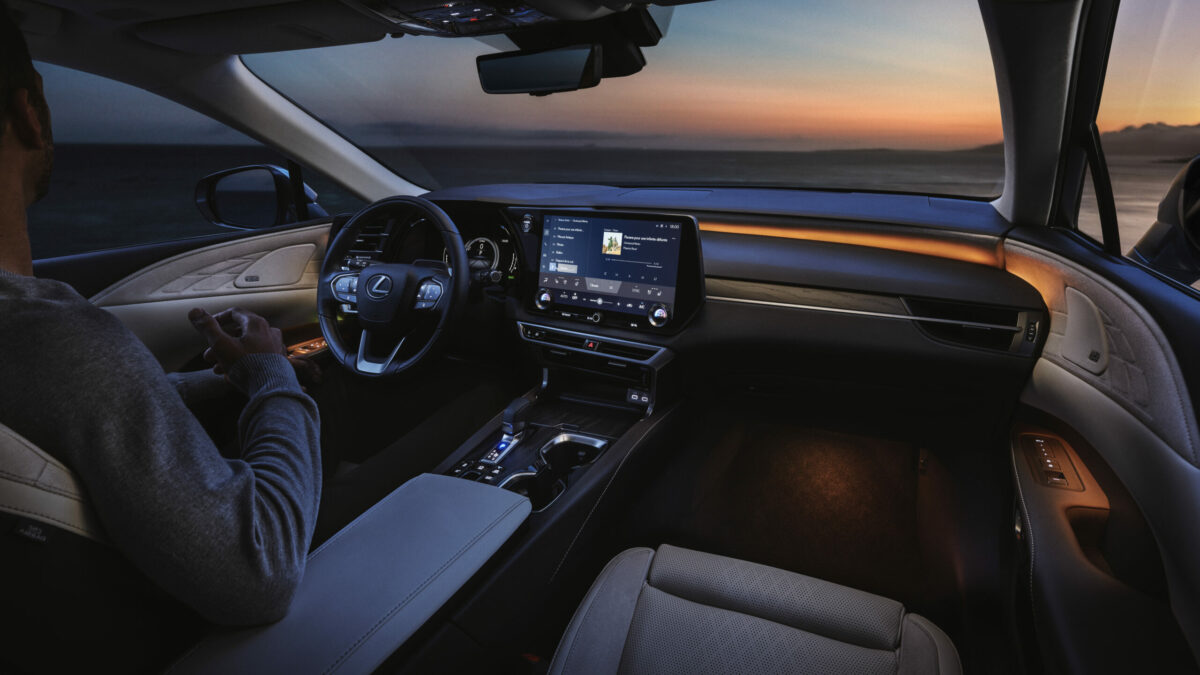 Rx_lifestyle_photo_k_int_multicolorillumination_16x9.jpg