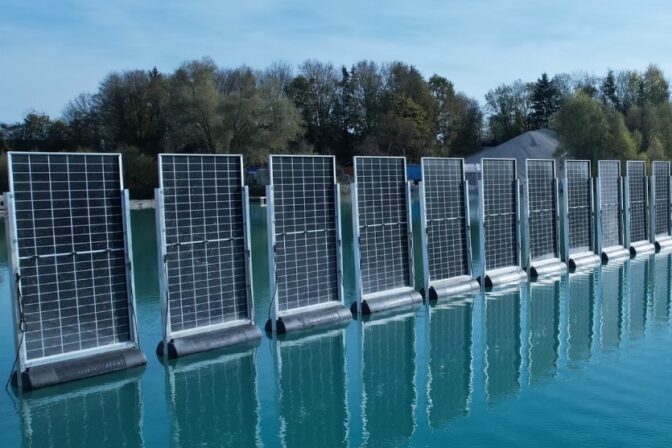Energia z vody? Plávajúce solárne panely menia rybníky na ekologické elektrárne budúcnosti