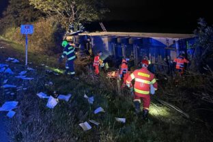 Tragická zrážka nákladiaka s dodávkou na diaľnici D1