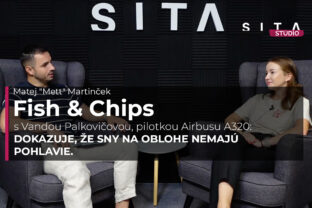 Vanda Palkovičová, pilotka Airbusu A320 v rozhovore s Matejom Martinčekom počas natáčania video podcastu Fish&Chips v Štúdiu SITA