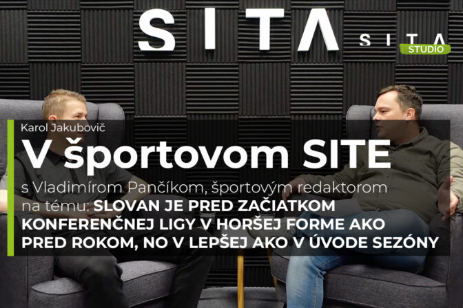 športový redaktor Vladimír Pančík v rozhovor s Karolom Jakubovičom v štúdiu SITA počas natáčania video podcastu V Športovom SITE.