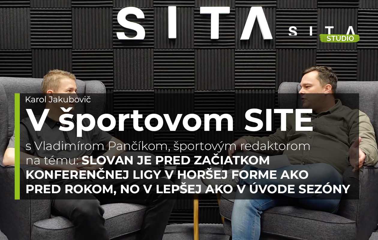 športový redaktor Vladimír Pančík v rozhovor s Karolom Jakubovičom v štúdiu SITA počas natáčania video podcastu V Športovom SITE.