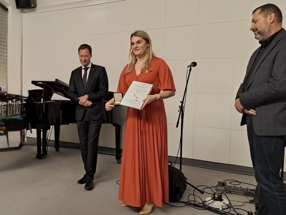 2 odovzdavanie ocenenia.jpg