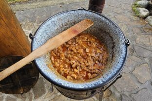 tradičný kotlíkový guláš