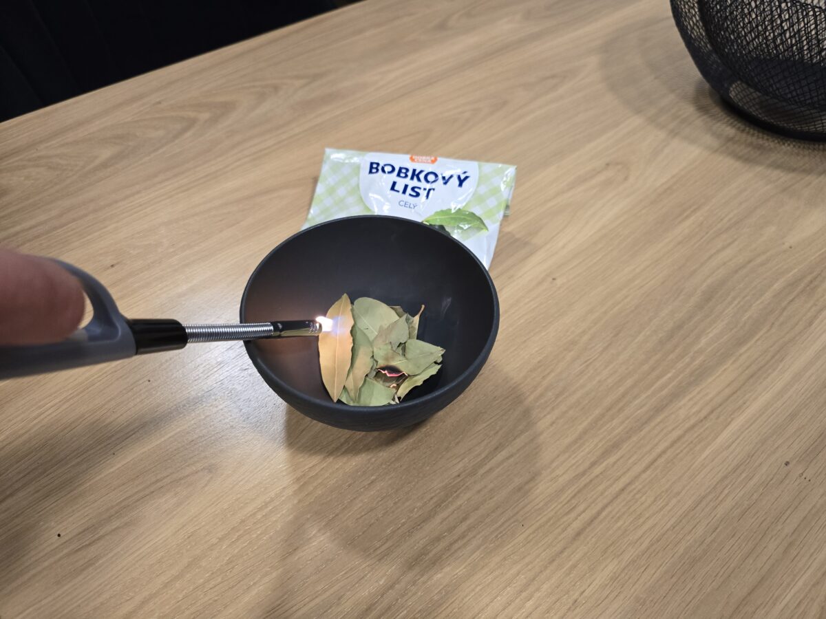 Prečo doma pravidelne pálime bobkový list