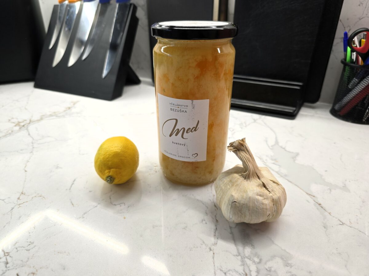 starodávny recept z medu, cesnaku a citróna