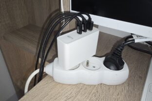 nabíjačka v zásuvke