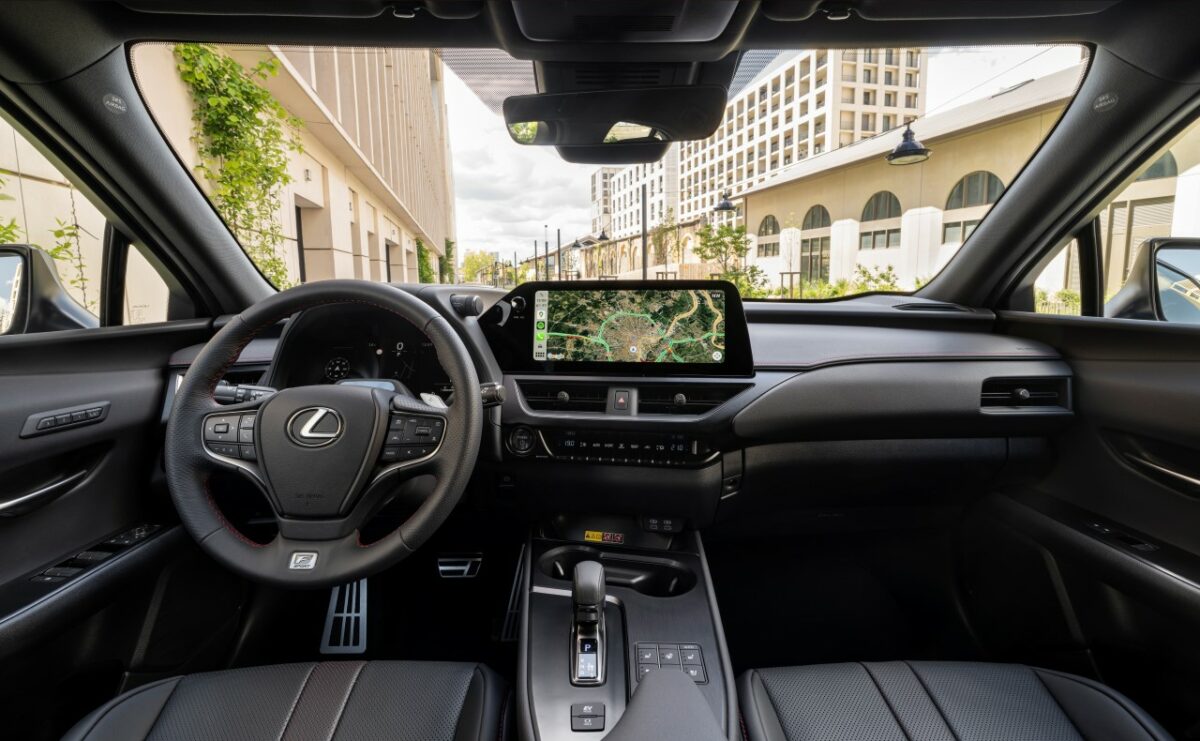 2024_ux_300h_f_sport_sapphire_blue_bi tone_048_interior_hr.jpg