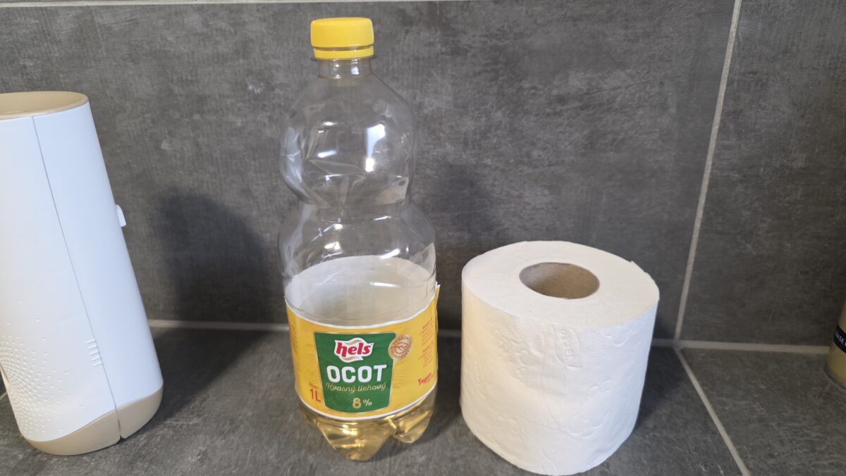 toaletný papier namočený v octe