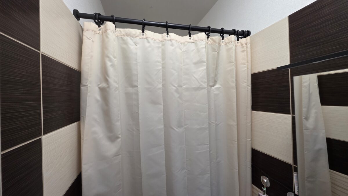 plastový sprchový záves