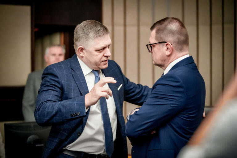 Robert Fico, Peter Kmec