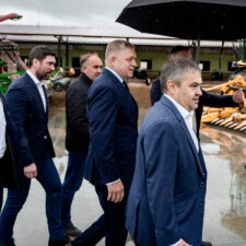 VLÁDA: Otvorenie farmy v Horných Obdokovciach