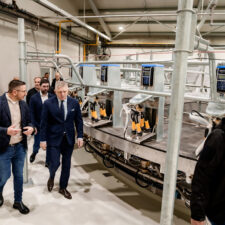 VLÁDA: Otvorenie farmy v Horných Obdokovciach