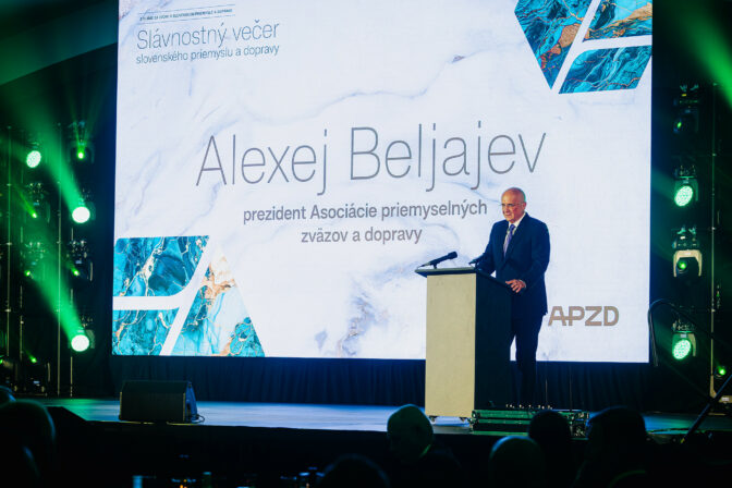 PREZIDENT: Stretnutie lídrov priemyslu a dopravy