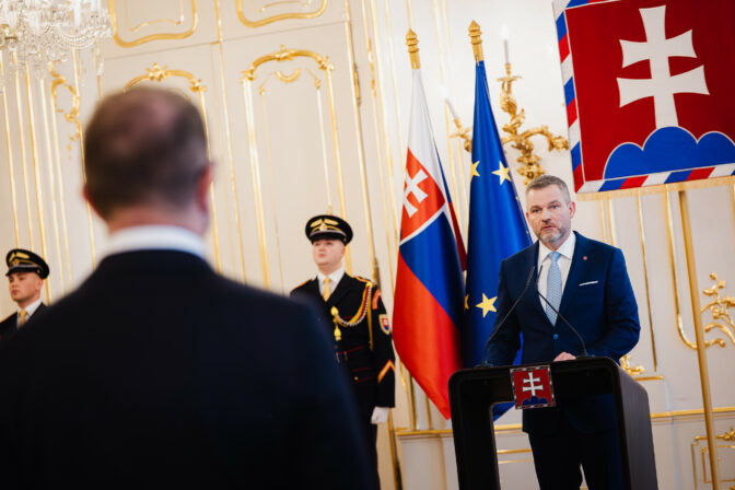 PREZIDENT: Prijal demisiu Petra Kmeca