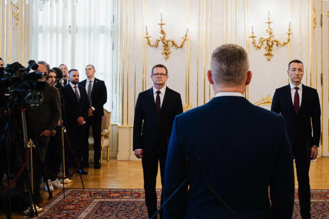 PREZIDENT: Prijal demisiu Petra Kmeca