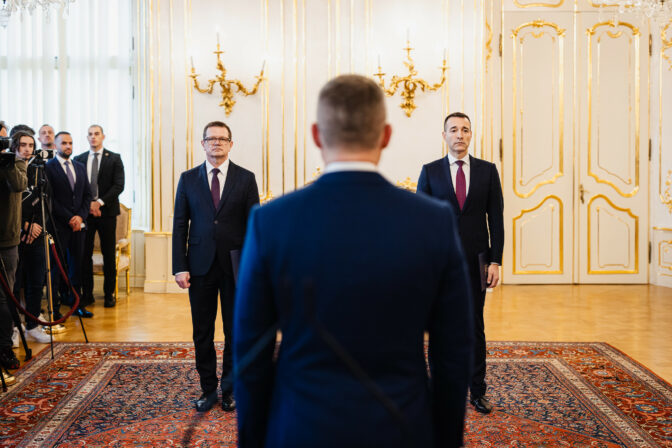 PREZIDENT: Prijal demisiu Petra Kmeca